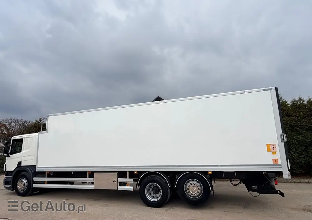 SCANIA Scania P 450 / CHŁODNIA + WINDA / 23 PALETY / EURO6 / OŚ SKRĘTNA / CARRIER/ ASO 