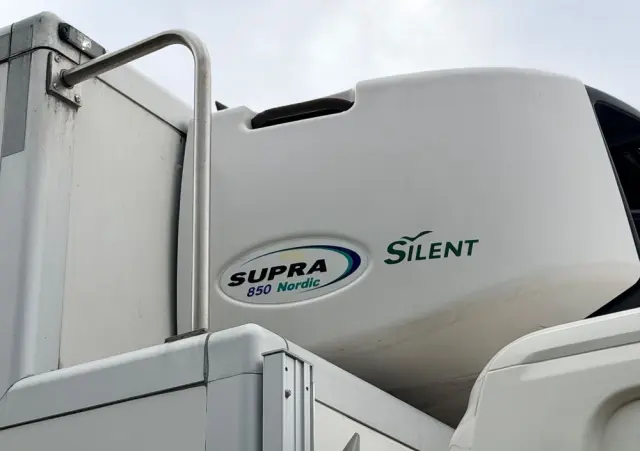 SCANIA Scania P 450 / CHŁODNIA + WINDA / 23 PALETY / EURO6 / OŚ SKRĘTNA / CARRIER/ ASO 