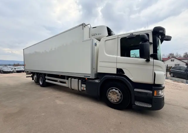 SCANIA Scania P 450 / CHŁODNIA + WINDA / 23 PALETY / EURO6 / OŚ SKRĘTNA / CARRIER/ ASO 