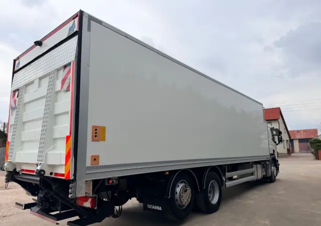 SCANIA Scania P 450 / CHŁODNIA + WINDA / 23 PALETY / EURO6 / OŚ SKRĘTNA / CARRIER/ ASO 