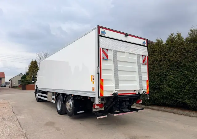 SCANIA Scania P 450 / CHŁODNIA + WINDA / 23 PALETY / EURO6 / OŚ SKRĘTNA / CARRIER/ ASO 