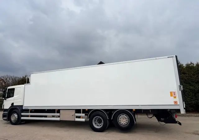 SCANIA Scania P 450 / CHŁODNIA + WINDA / 23 PALETY / EURO6 / OŚ SKRĘTNA / CARRIER/ ASO 