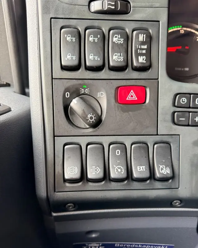 SCANIA Scania P 450 / CHŁODNIA + WINDA / 23 PALETY / EURO6 / OŚ SKRĘTNA / CARRIER/ ASO 