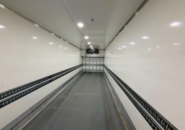 SCANIA Scania P 450 / CHŁODNIA + WINDA / 23 PALETY / EURO6 / OŚ SKRĘTNA / CARRIER/ ASO 