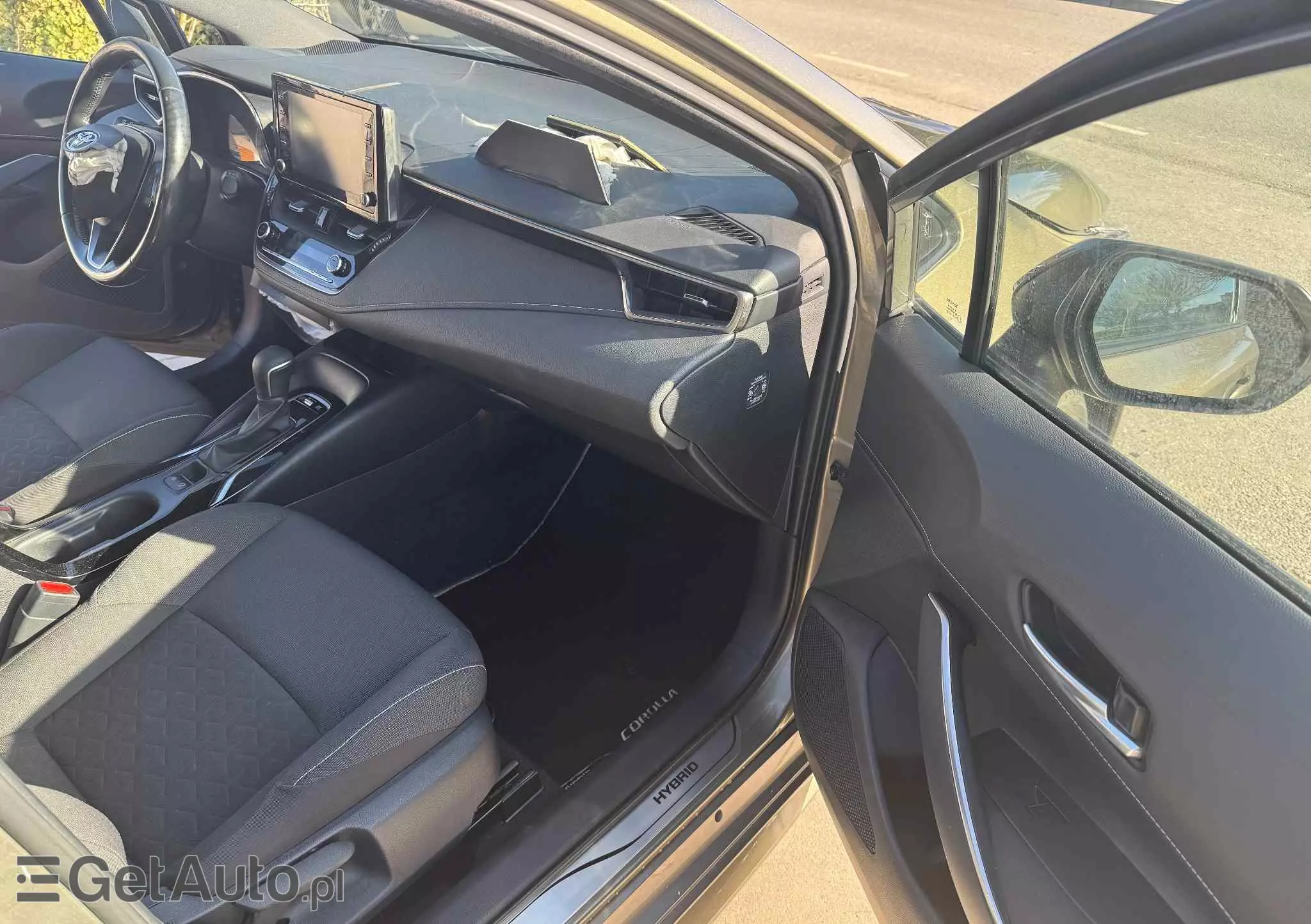 TOYOTA Corolla 1.8 Hybrid Selection