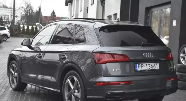 AUDI Q5 