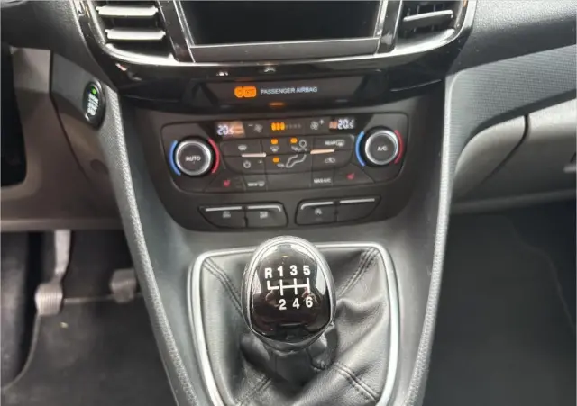 FORD Tourneo Connect Gr 1.5 EcoBlue Titanium