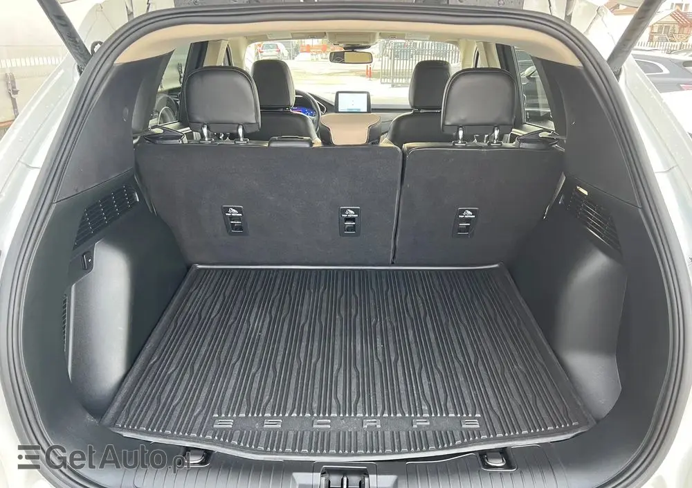 FORD Kuga 2.5 Duratec FHEV 4x4 TITANIUM