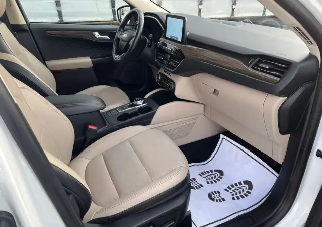 FORD Kuga 2.5 Duratec FHEV 4x4 TITANIUM