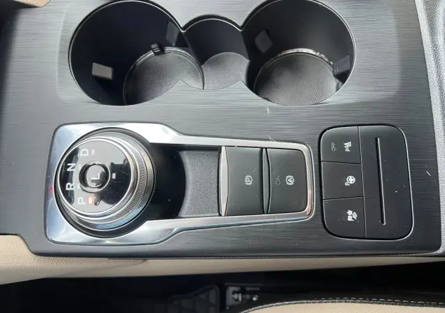 FORD Kuga 2.5 Duratec FHEV 4x4 TITANIUM