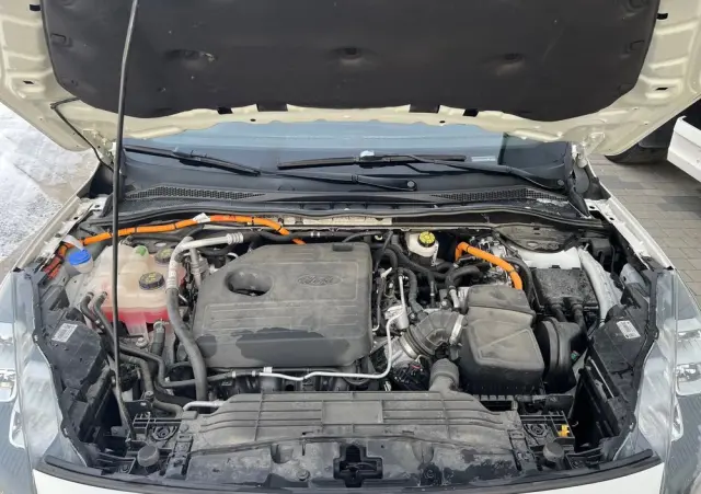 FORD Kuga 2.5 Duratec FHEV 4x4 TITANIUM