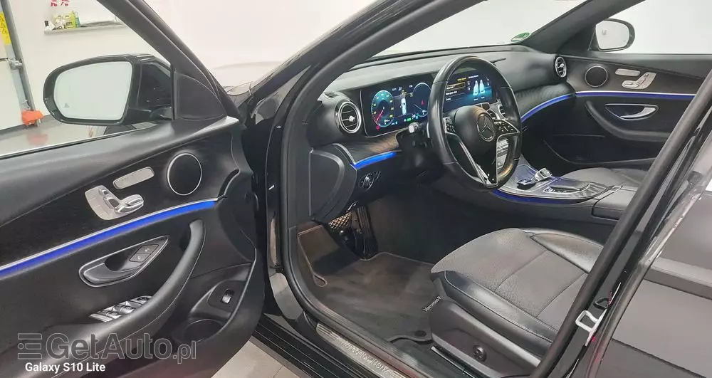 MERCEDES-BENZ Klasa E 220 d T 9G-TRONIC Exclusive