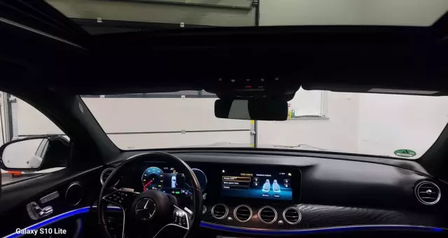 MERCEDES-BENZ Klasa E 220 d T 9G-TRONIC Exclusive