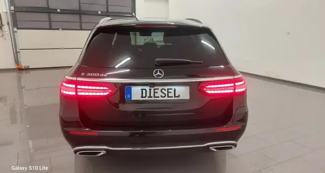 MERCEDES-BENZ Klasa E 220 d T 9G-TRONIC Exclusive