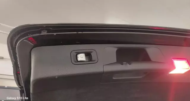 MERCEDES-BENZ Klasa E 220 d T 9G-TRONIC Exclusive