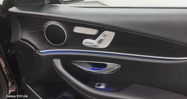 MERCEDES-BENZ Klasa E 220 d T 9G-TRONIC Exclusive