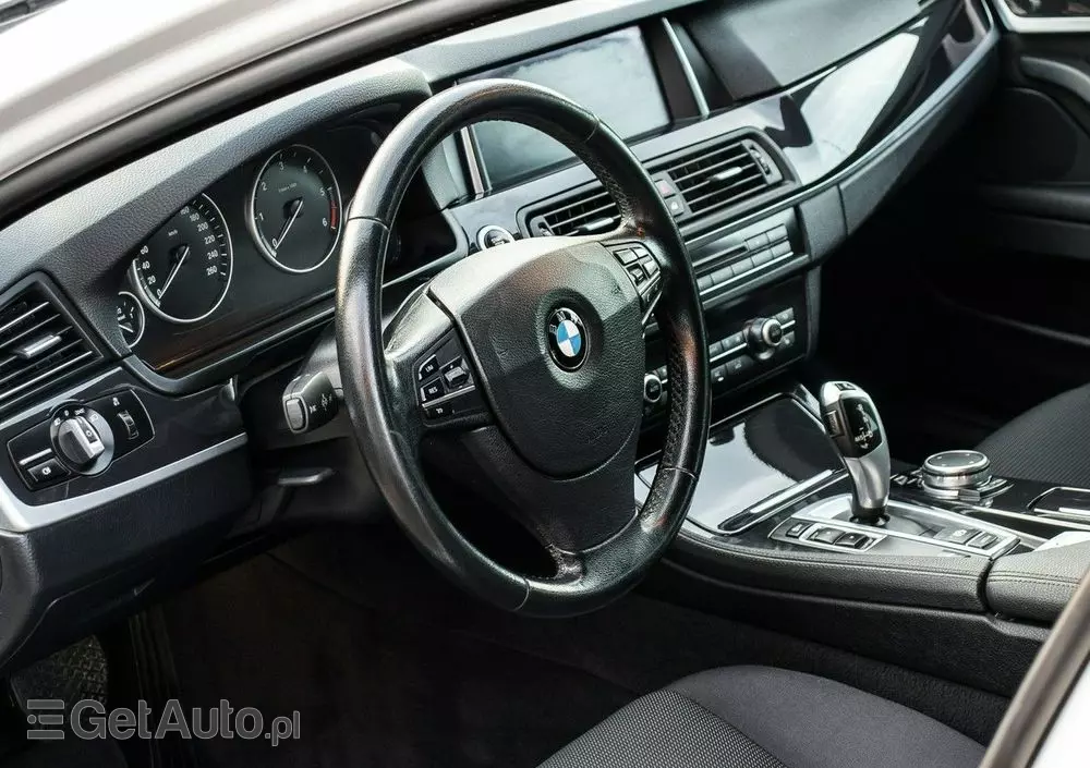 BMW Seria 5 520d Sport Line