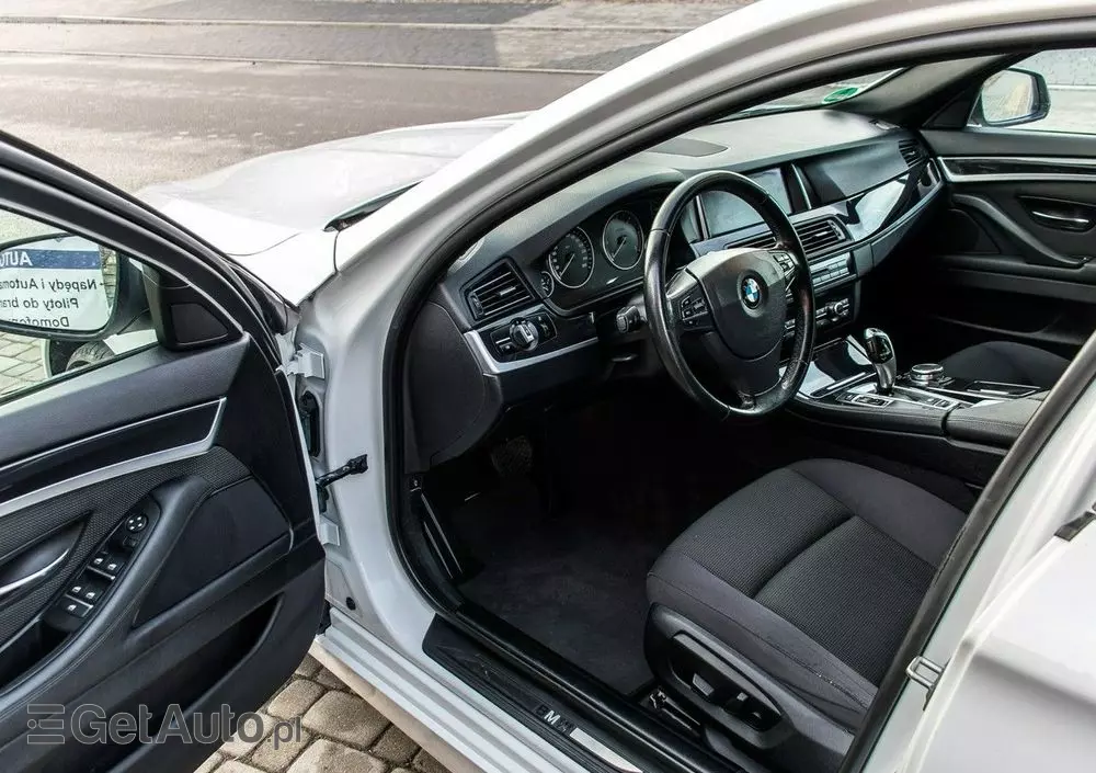 BMW Seria 5 520d Sport Line