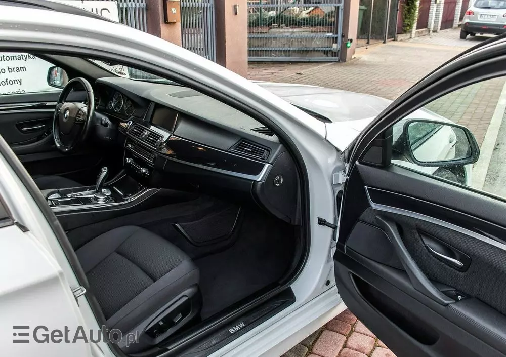 BMW Seria 5 520d Sport Line