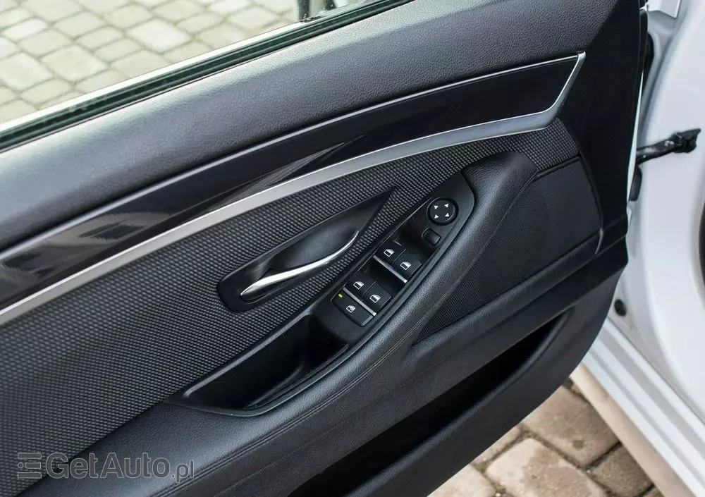 BMW Seria 5 520d Sport Line