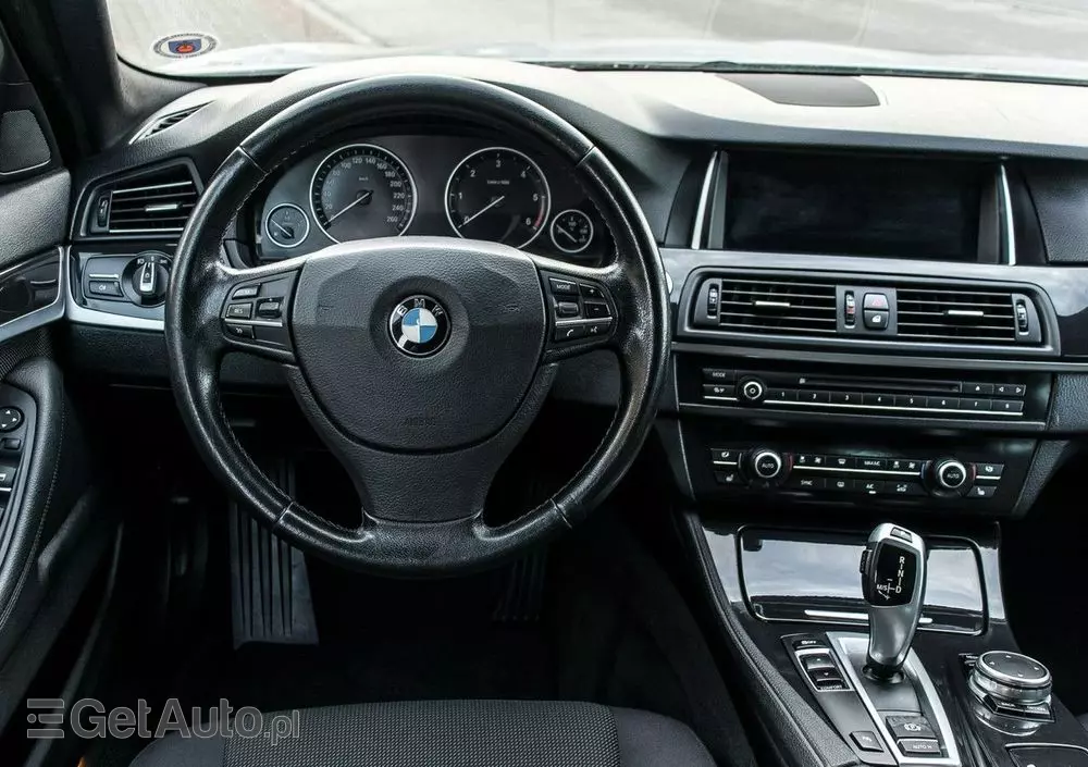 BMW Seria 5 520d Sport Line