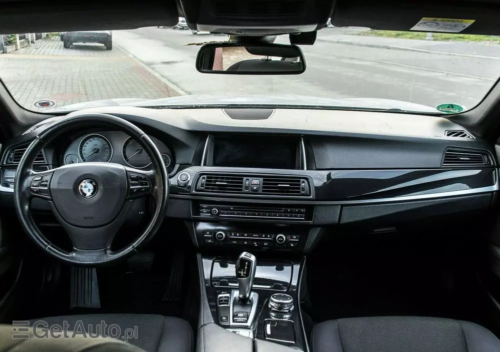 BMW Seria 5 520d Sport Line