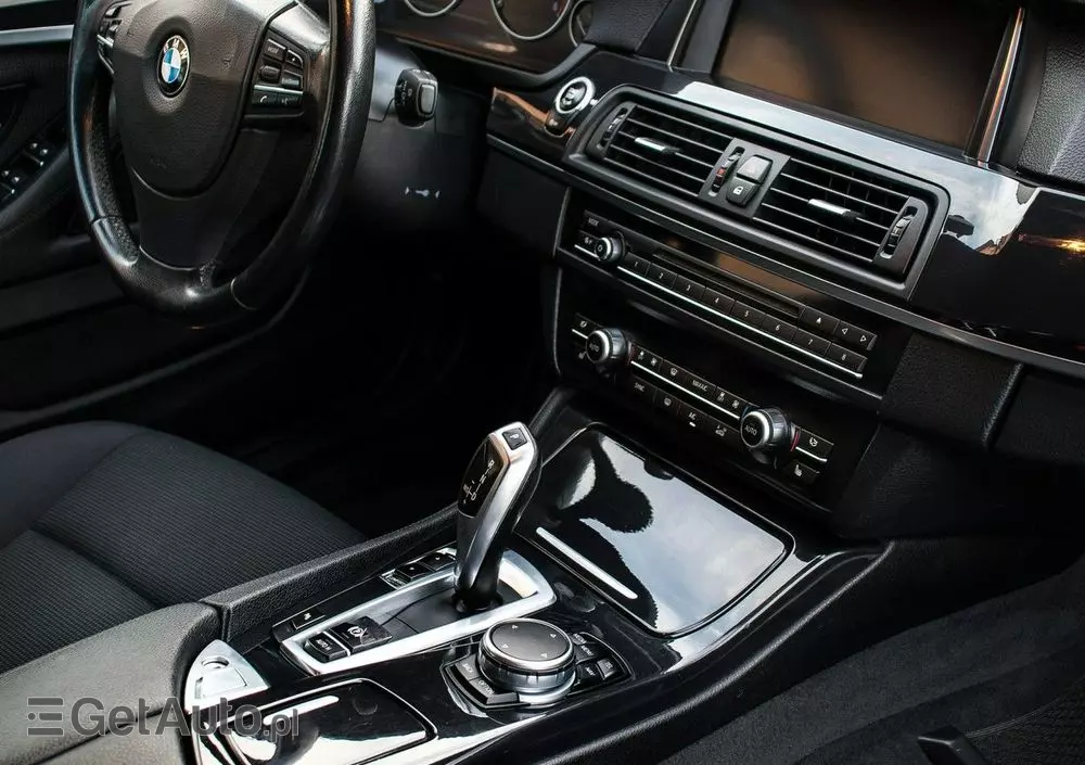 BMW Seria 5 520d Sport Line