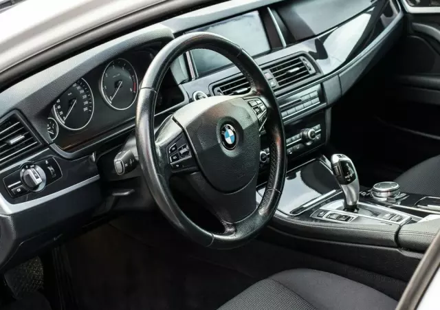 BMW Seria 5 520d Sport Line