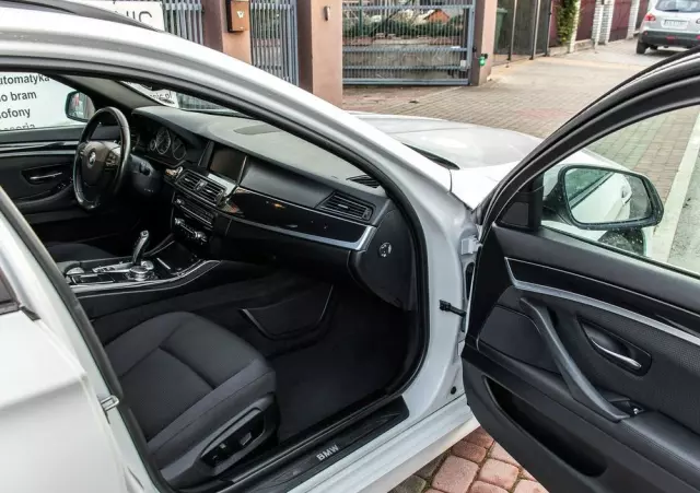 BMW Seria 5 520d Sport Line