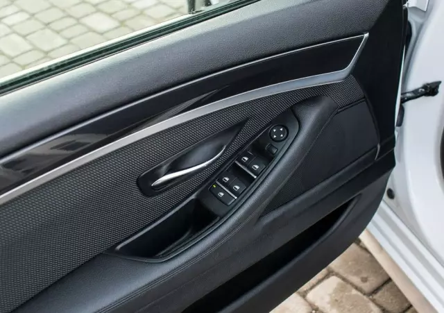 BMW Seria 5 520d Sport Line