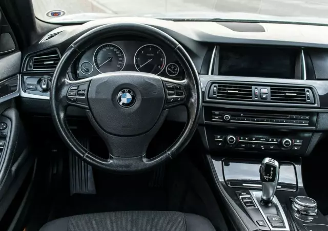BMW Seria 5 520d Sport Line