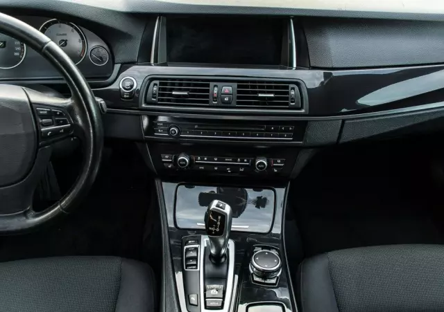 BMW Seria 5 520d Sport Line