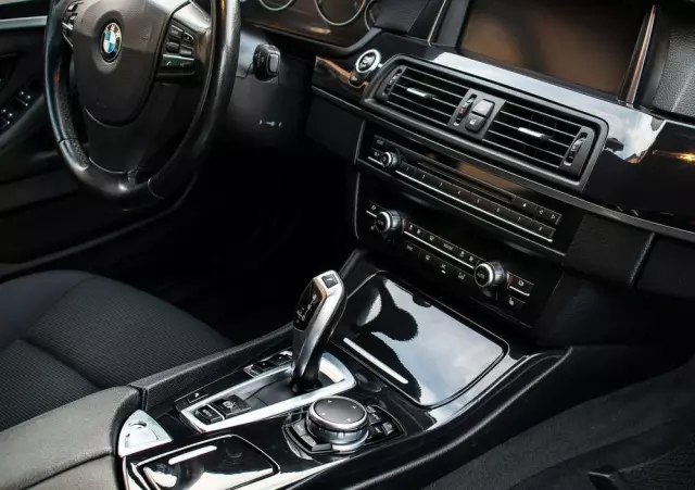 BMW Seria 5 520d Sport Line