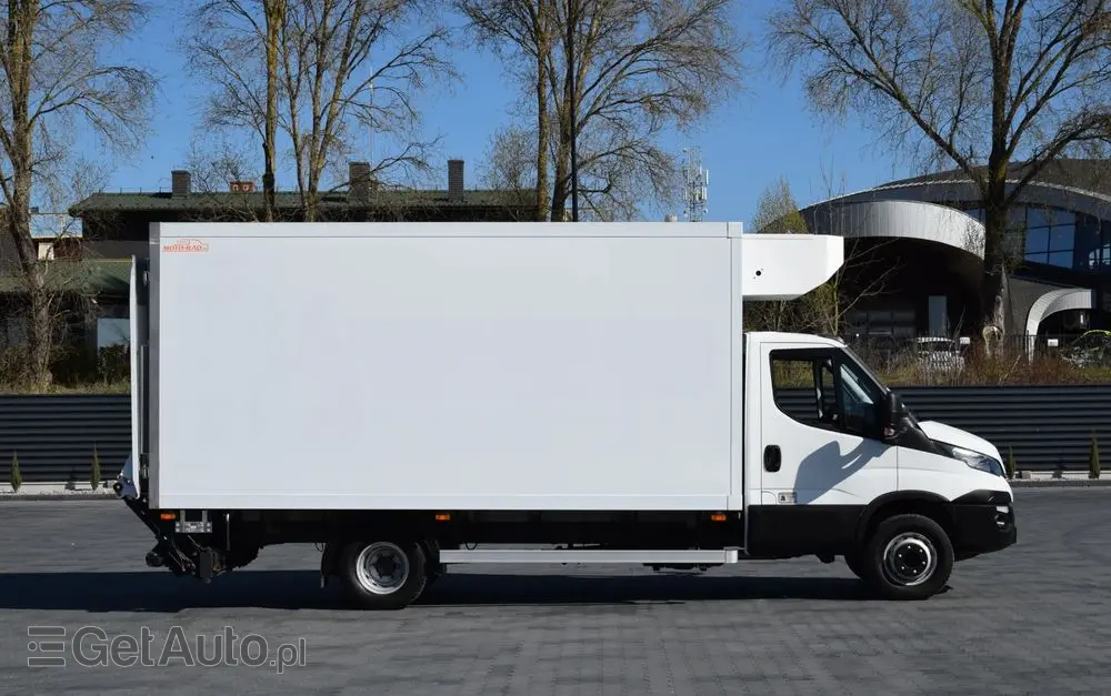 IVECO DAILY 70C18 / 3.0 - 180 KM / AUTOMAT HI-MATIC / 3 OSOBY / CHŁODNIA - MROŹNIA 4,55 M / AGREGAD FRIGOBLOCK / WINDA SORENSEN / KLIMA / TEMPOMAT / KAMERA COFANIA / REGULOWANE ZAWIESZENIE / SERWISOWANY / SPROWADZONY Z NIEMIEC 