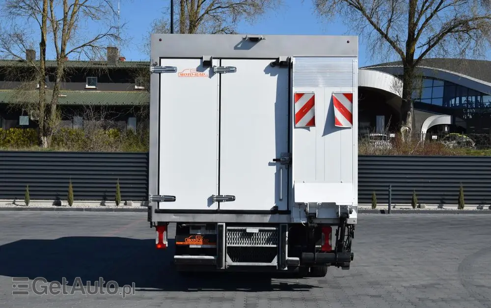 IVECO DAILY 70C18 / 3.0 - 180 KM / AUTOMAT HI-MATIC / 3 OSOBY / CHŁODNIA - MROŹNIA 4,55 M / AGREGAD FRIGOBLOCK / WINDA SORENSEN / KLIMA / TEMPOMAT / KAMERA COFANIA / REGULOWANE ZAWIESZENIE / SERWISOWANY / SPROWADZONY Z NIEMIEC 