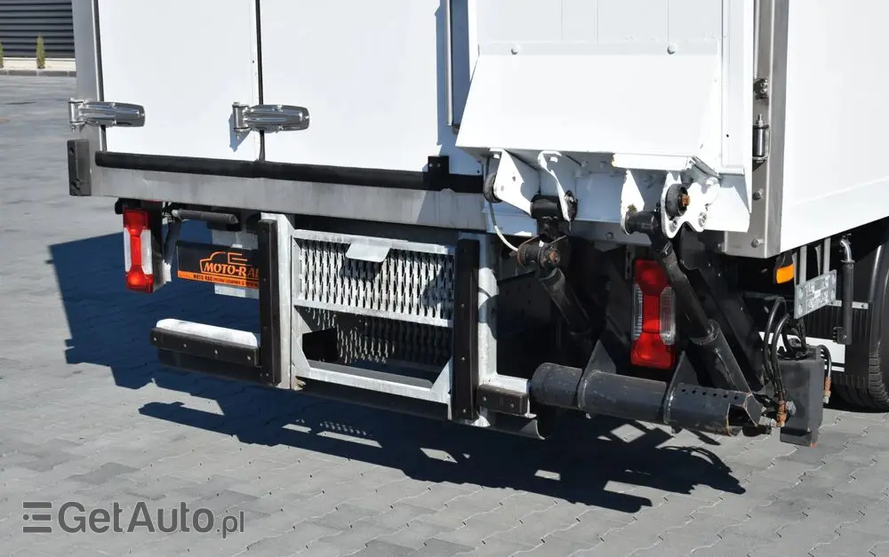 IVECO DAILY 70C18 / 3.0 - 180 KM / AUTOMAT HI-MATIC / 3 OSOBY / CHŁODNIA - MROŹNIA 4,55 M / AGREGAD FRIGOBLOCK / WINDA SORENSEN / KLIMA / TEMPOMAT / KAMERA COFANIA / REGULOWANE ZAWIESZENIE / SERWISOWANY / SPROWADZONY Z NIEMIEC 