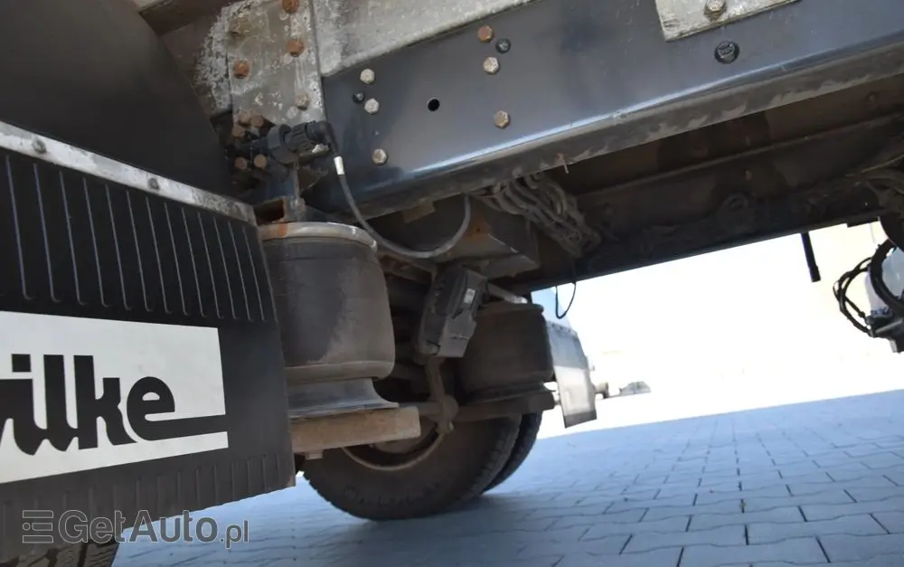 IVECO DAILY 70C18 / 3.0 - 180 KM / AUTOMAT HI-MATIC / 3 OSOBY / CHŁODNIA - MROŹNIA 4,55 M / AGREGAD FRIGOBLOCK / WINDA SORENSEN / KLIMA / TEMPOMAT / KAMERA COFANIA / REGULOWANE ZAWIESZENIE / SERWISOWANY / SPROWADZONY Z NIEMIEC 