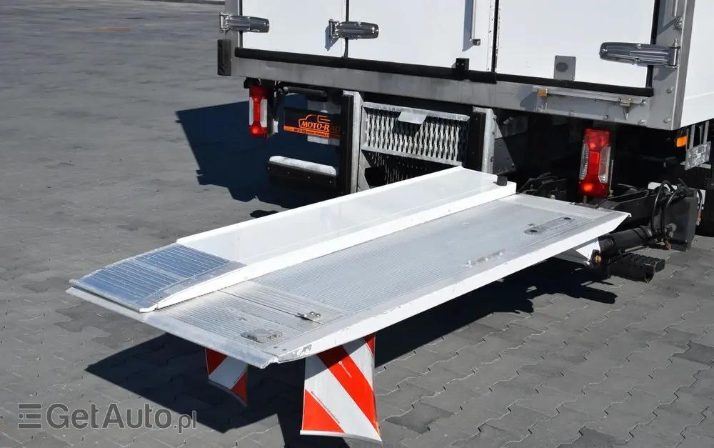 IVECO DAILY 70C18 / 3.0 - 180 KM / AUTOMAT HI-MATIC / 3 OSOBY / CHŁODNIA - MROŹNIA 4,55 M / AGREGAD FRIGOBLOCK / WINDA SORENSEN / KLIMA / TEMPOMAT / KAMERA COFANIA / REGULOWANE ZAWIESZENIE / SERWISOWANY / SPROWADZONY Z NIEMIEC 