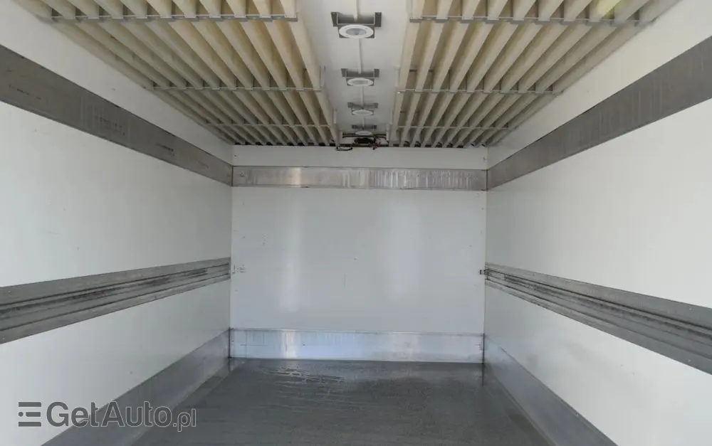 IVECO DAILY 70C18 / 3.0 - 180 KM / AUTOMAT HI-MATIC / 3 OSOBY / CHŁODNIA - MROŹNIA 4,55 M / AGREGAD FRIGOBLOCK / WINDA SORENSEN / KLIMA / TEMPOMAT / KAMERA COFANIA / REGULOWANE ZAWIESZENIE / SERWISOWANY / SPROWADZONY Z NIEMIEC 