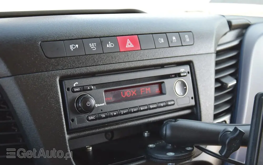 IVECO DAILY 70C18 / 3.0 - 180 KM / AUTOMAT HI-MATIC / 3 OSOBY / CHŁODNIA - MROŹNIA 4,55 M / AGREGAD FRIGOBLOCK / WINDA SORENSEN / KLIMA / TEMPOMAT / KAMERA COFANIA / REGULOWANE ZAWIESZENIE / SERWISOWANY / SPROWADZONY Z NIEMIEC 