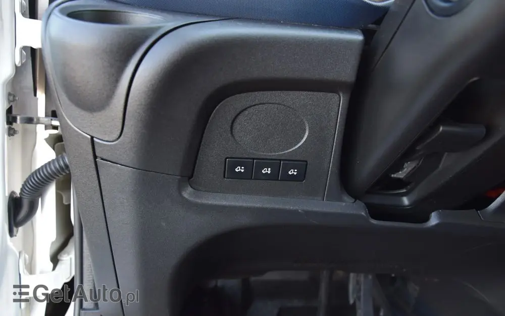 IVECO DAILY 70C18 / 3.0 - 180 KM / AUTOMAT HI-MATIC / 3 OSOBY / CHŁODNIA - MROŹNIA 4,55 M / AGREGAD FRIGOBLOCK / WINDA SORENSEN / KLIMA / TEMPOMAT / KAMERA COFANIA / REGULOWANE ZAWIESZENIE / SERWISOWANY / SPROWADZONY Z NIEMIEC 