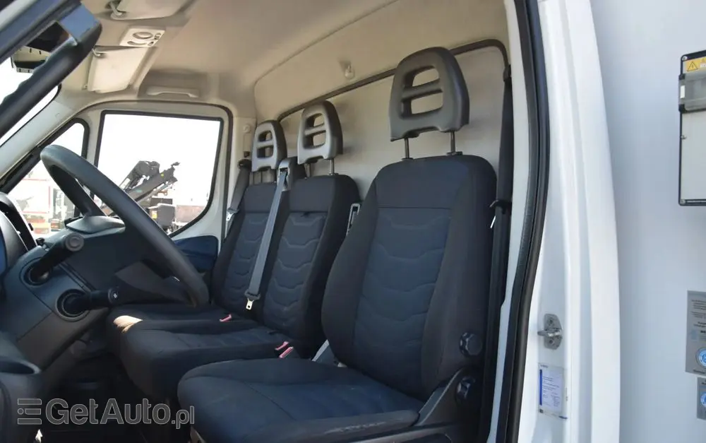 IVECO DAILY 70C18 / 3.0 - 180 KM / AUTOMAT HI-MATIC / 3 OSOBY / CHŁODNIA - MROŹNIA 4,55 M / AGREGAD FRIGOBLOCK / WINDA SORENSEN / KLIMA / TEMPOMAT / KAMERA COFANIA / REGULOWANE ZAWIESZENIE / SERWISOWANY / SPROWADZONY Z NIEMIEC 
