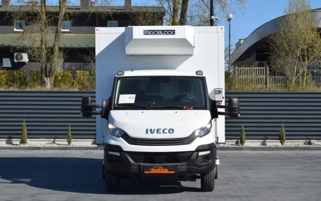 IVECO DAILY 70C18 / 3.0 - 180 KM / AUTOMAT HI-MATIC / 3 OSOBY / CHŁODNIA - MROŹNIA 4,55 M / AGREGAD FRIGOBLOCK / WINDA SORENSEN / KLIMA / TEMPOMAT / KAMERA COFANIA / REGULOWANE ZAWIESZENIE / SERWISOWANY / SPROWADZONY Z NIEMIEC 