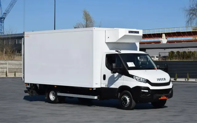 IVECO DAILY 70C18 / 3.0 - 180 KM / AUTOMAT HI-MATIC / 3 OSOBY / CHŁODNIA - MROŹNIA 4,55 M / AGREGAD FRIGOBLOCK / WINDA SORENSEN / KLIMA / TEMPOMAT / KAMERA COFANIA / REGULOWANE ZAWIESZENIE / SERWISOWANY / SPROWADZONY Z NIEMIEC 