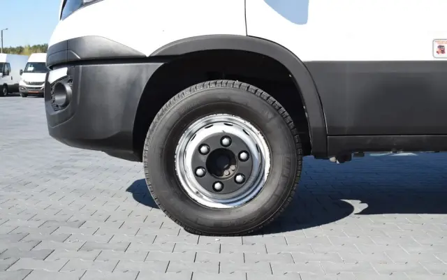 IVECO DAILY 70C18 / 3.0 - 180 KM / AUTOMAT HI-MATIC / 3 OSOBY / CHŁODNIA - MROŹNIA 4,55 M / AGREGAD FRIGOBLOCK / WINDA SORENSEN / KLIMA / TEMPOMAT / KAMERA COFANIA / REGULOWANE ZAWIESZENIE / SERWISOWANY / SPROWADZONY Z NIEMIEC 