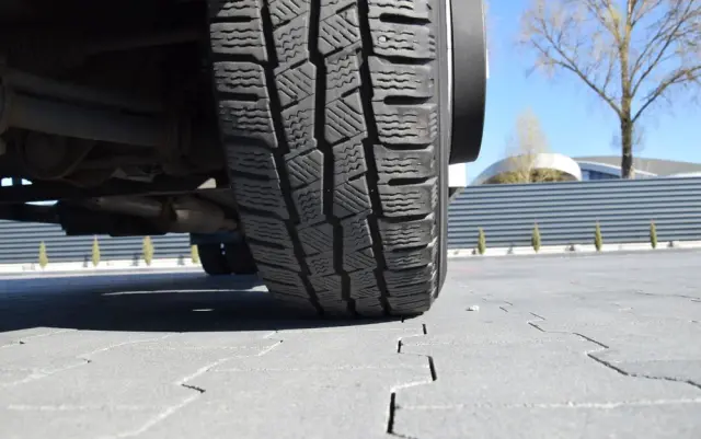 IVECO DAILY 70C18 / 3.0 - 180 KM / AUTOMAT HI-MATIC / 3 OSOBY / CHŁODNIA - MROŹNIA 4,55 M / AGREGAD FRIGOBLOCK / WINDA SORENSEN / KLIMA / TEMPOMAT / KAMERA COFANIA / REGULOWANE ZAWIESZENIE / SERWISOWANY / SPROWADZONY Z NIEMIEC 