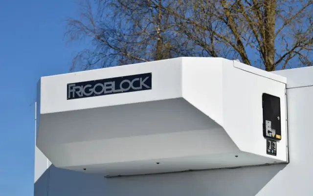 IVECO DAILY 70C18 / 3.0 - 180 KM / AUTOMAT HI-MATIC / 3 OSOBY / CHŁODNIA - MROŹNIA 4,55 M / AGREGAD FRIGOBLOCK / WINDA SORENSEN / KLIMA / TEMPOMAT / KAMERA COFANIA / REGULOWANE ZAWIESZENIE / SERWISOWANY / SPROWADZONY Z NIEMIEC 