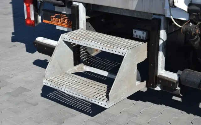 IVECO DAILY 70C18 / 3.0 - 180 KM / AUTOMAT HI-MATIC / 3 OSOBY / CHŁODNIA - MROŹNIA 4,55 M / AGREGAD FRIGOBLOCK / WINDA SORENSEN / KLIMA / TEMPOMAT / KAMERA COFANIA / REGULOWANE ZAWIESZENIE / SERWISOWANY / SPROWADZONY Z NIEMIEC 