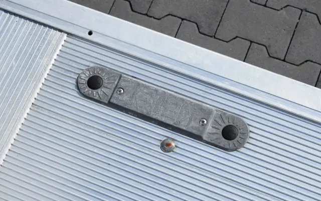 IVECO DAILY 70C18 / 3.0 - 180 KM / AUTOMAT HI-MATIC / 3 OSOBY / CHŁODNIA - MROŹNIA 4,55 M / AGREGAD FRIGOBLOCK / WINDA SORENSEN / KLIMA / TEMPOMAT / KAMERA COFANIA / REGULOWANE ZAWIESZENIE / SERWISOWANY / SPROWADZONY Z NIEMIEC 