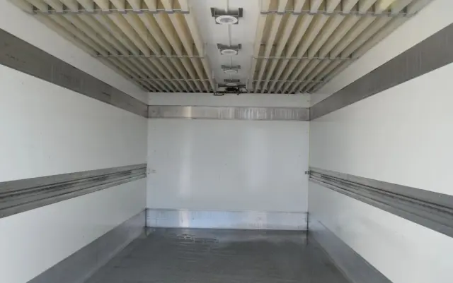 IVECO DAILY 70C18 / 3.0 - 180 KM / AUTOMAT HI-MATIC / 3 OSOBY / CHŁODNIA - MROŹNIA 4,55 M / AGREGAD FRIGOBLOCK / WINDA SORENSEN / KLIMA / TEMPOMAT / KAMERA COFANIA / REGULOWANE ZAWIESZENIE / SERWISOWANY / SPROWADZONY Z NIEMIEC 